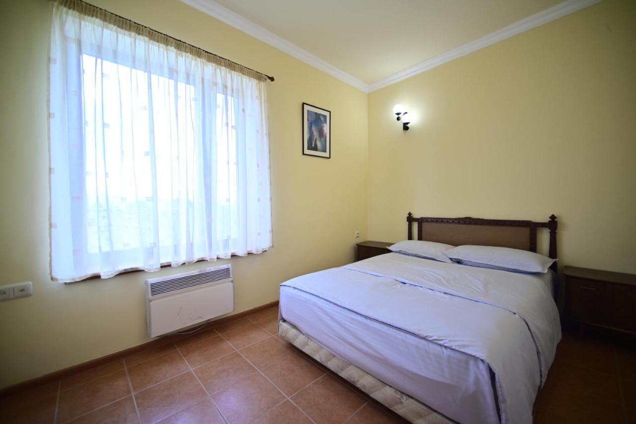 Tsovazard Sevan Tarsus Guesthouse מראה חיצוני תמונה