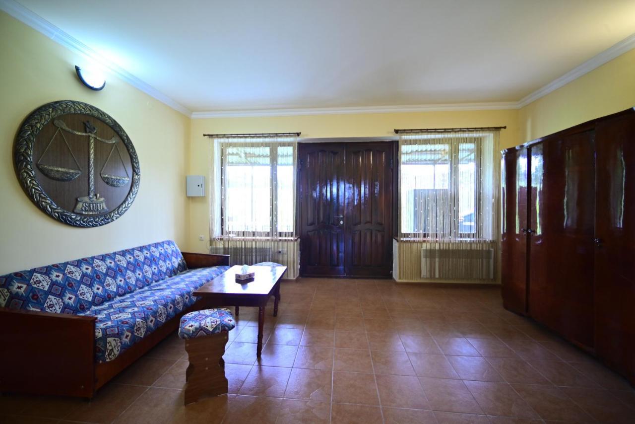 Tsovazard Sevan Tarsus Guesthouse מראה חיצוני תמונה